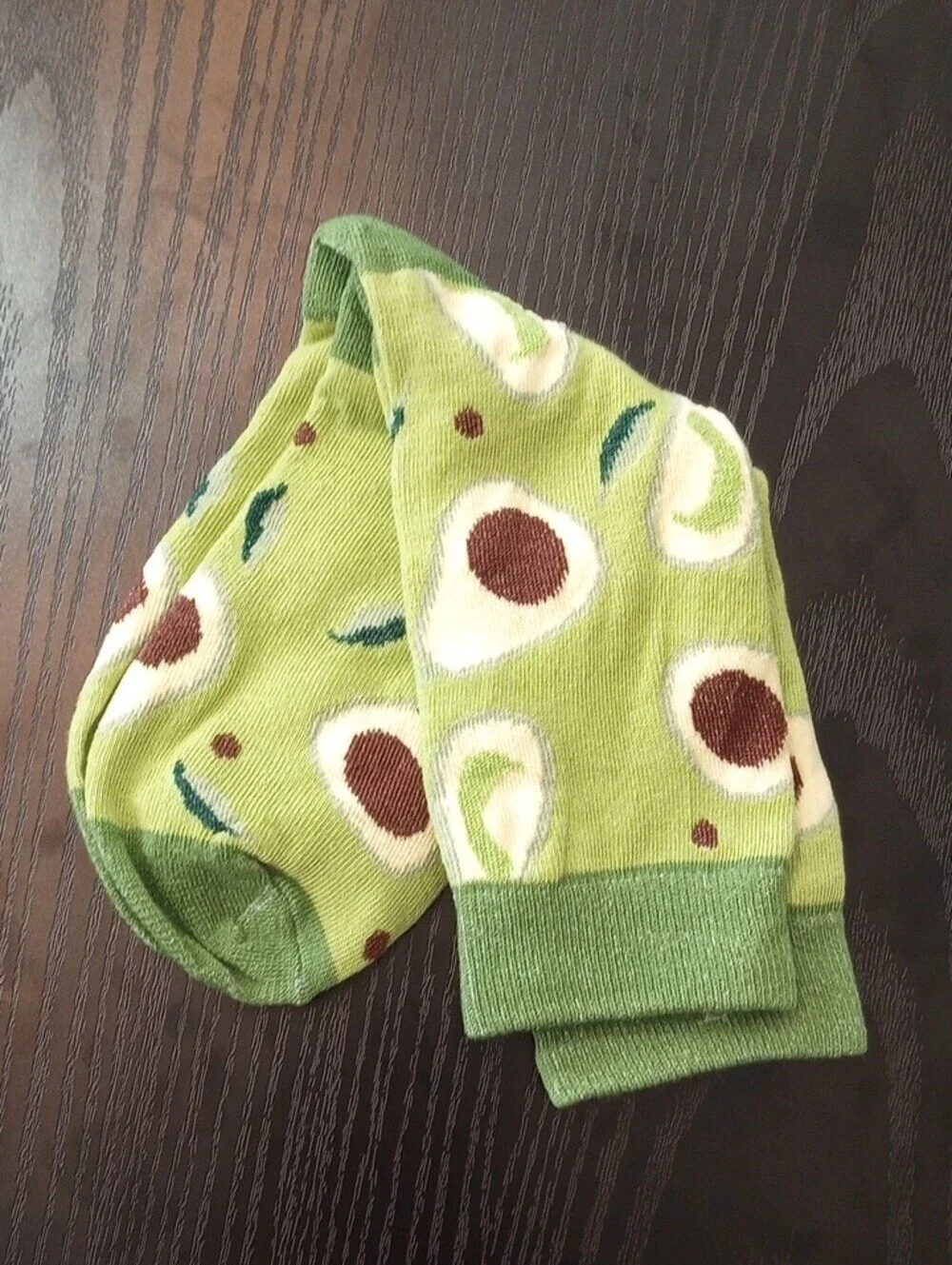 Avocado Print Crew Midcalf Socks in Green